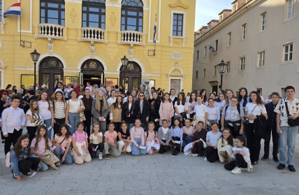 Učenici GŠ Jakova Gotovca u Hrvatskom narodnom kazalištu u Splitu