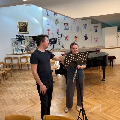 487976832 1144594110798432 5150643945088546742 N