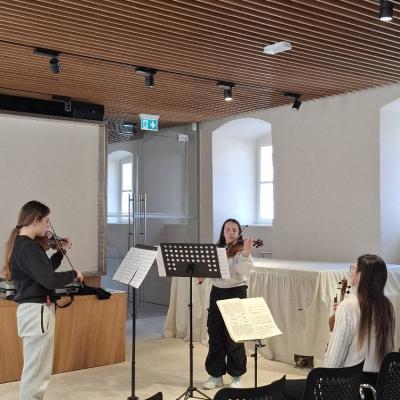 491940891 1154292989828544 2660531984444748353 N