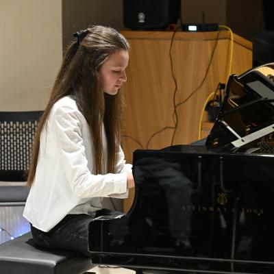 484591776 1133521445239032 8421908159896757952 N